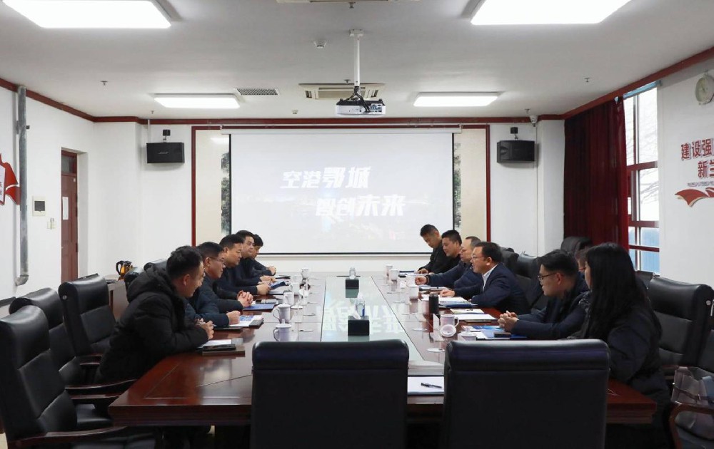 Xia Xin, Secretary of the Echeng District Committee of Ezhou City, Hubei Province, led a delegation to visit Lanhua Group for inspection.